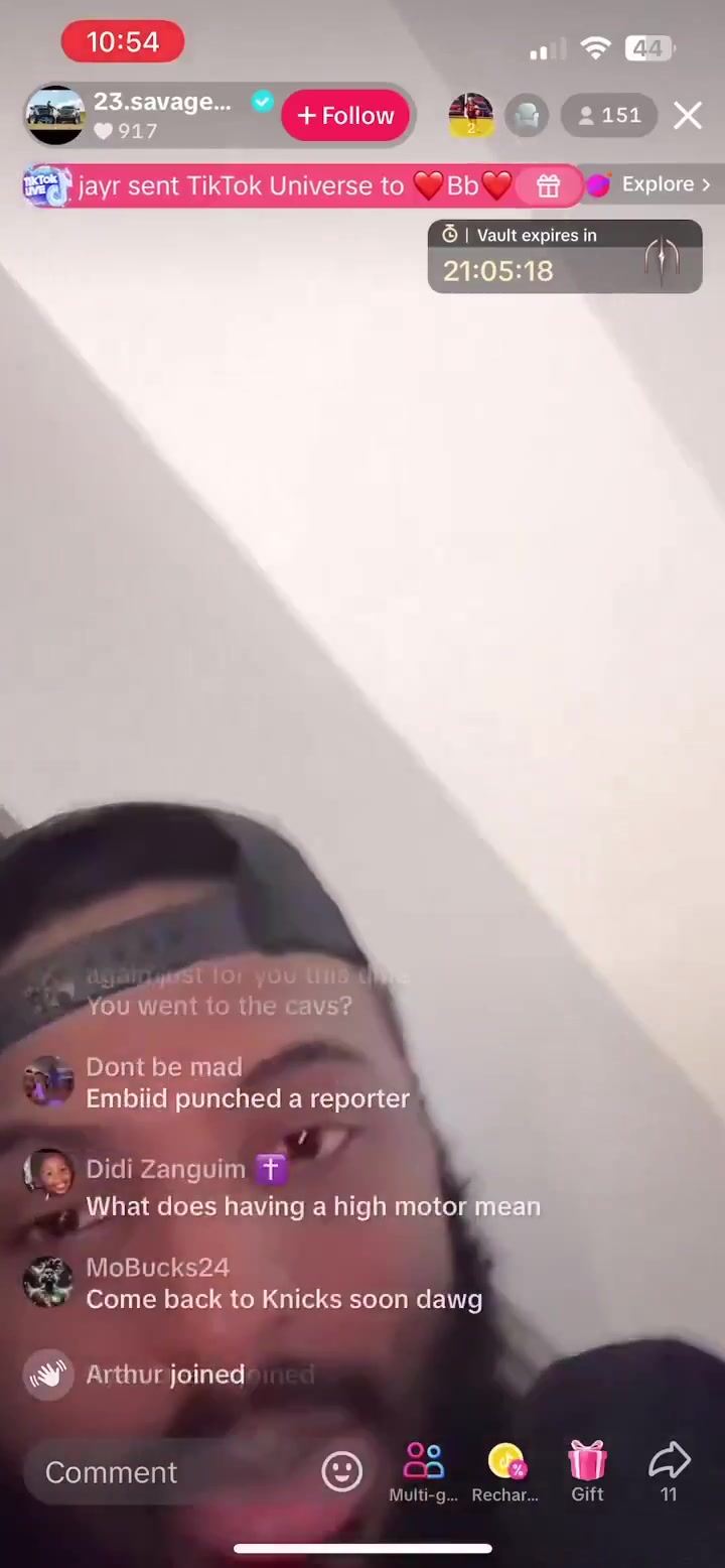 我太玻璃？😨米切罗爆粗+点名恩比德：那尼格抓住了我的腿