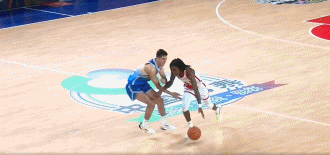🏀CBA战报：皮特森28分&齐麟18分 史密斯37分 新疆112-98江苏